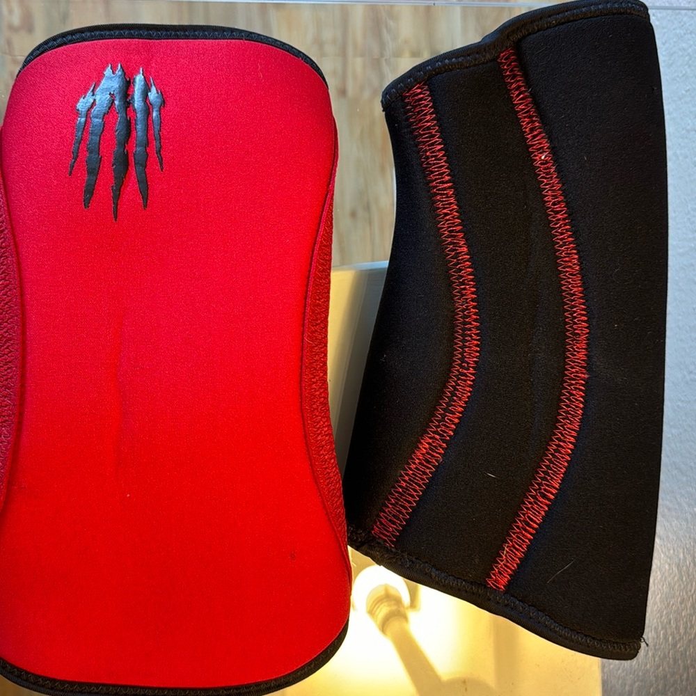 Bear Komple knee sleeves